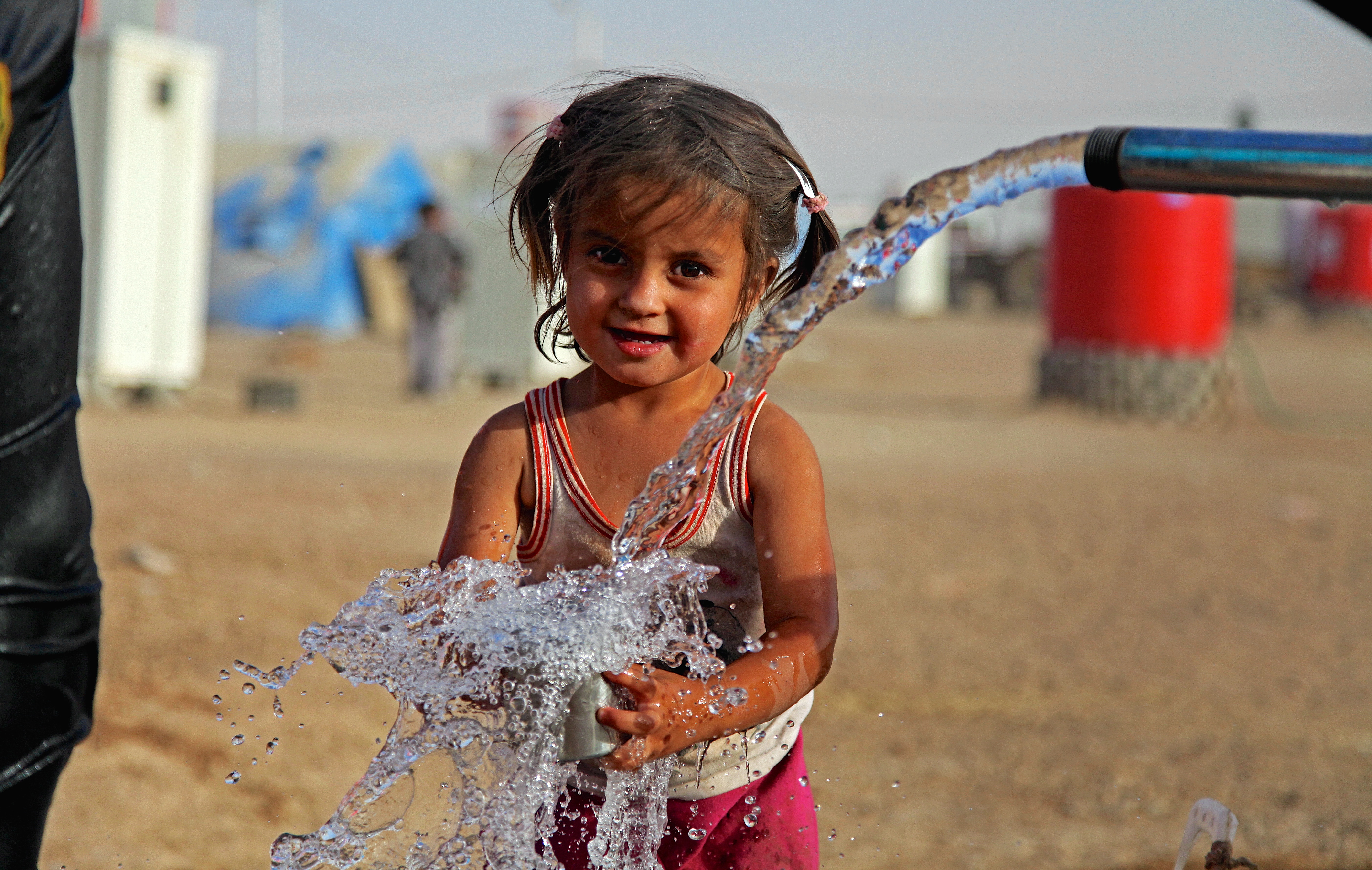 Оон несовершеннолетние. Bebbo UNICEF. UNICEF visibility. Malaysian children Water Cleaning.