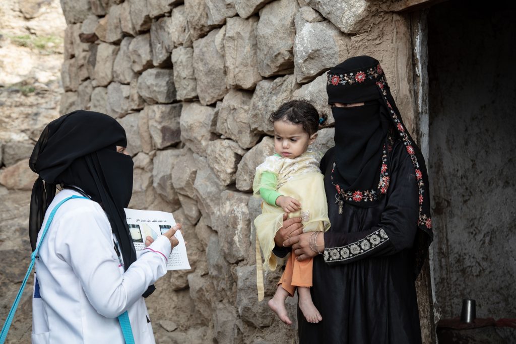 midwife visiting the home of a pregnant women yemen