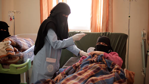 doctor visiting patients in yemen 