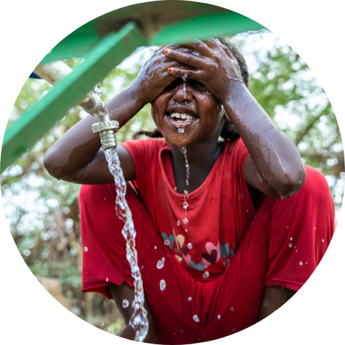 A child receives safe water thanks to donations to UNICEF.